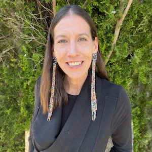 Rhiannon Moon (she/her)